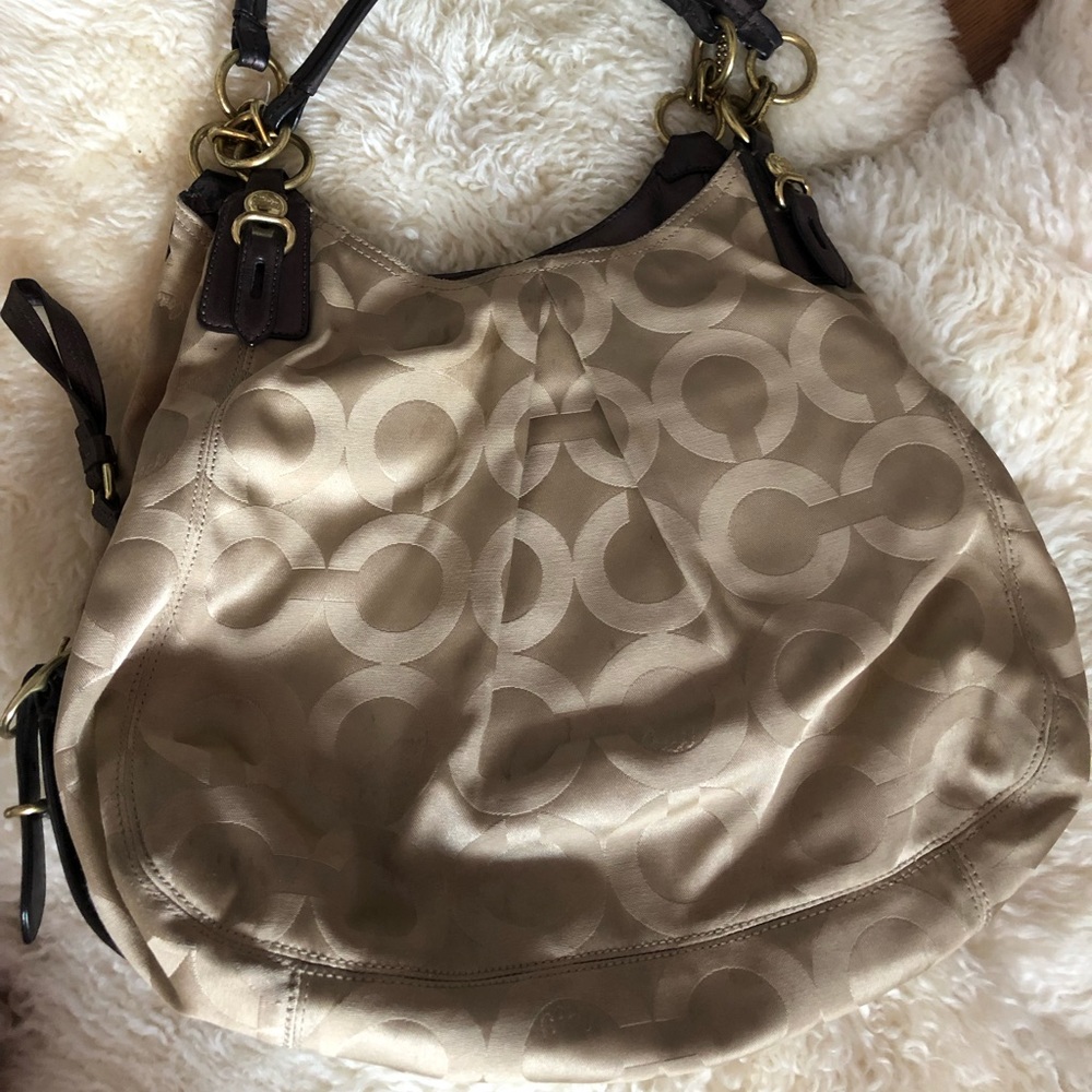🍄 3 for $18 Gold logo coach shoulder bag